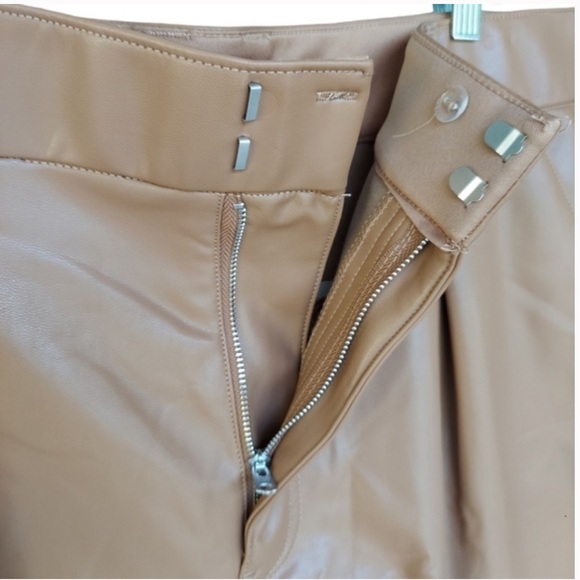 Tan vegan leather shorts - Picture 3 of 3